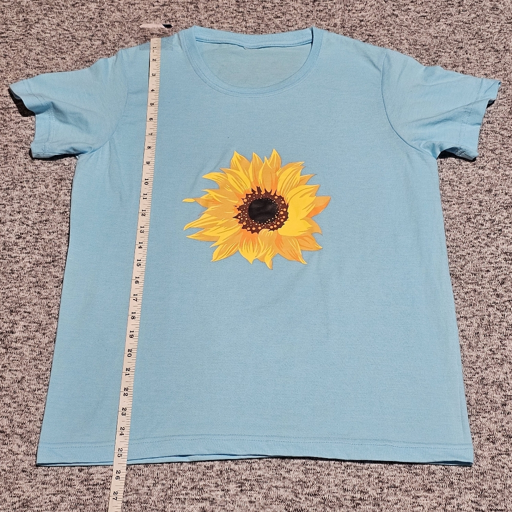 NWOT Sunflower Graphic Tee Light Blue Floral Summer T-Shirt M / S - Picture 7 of 8